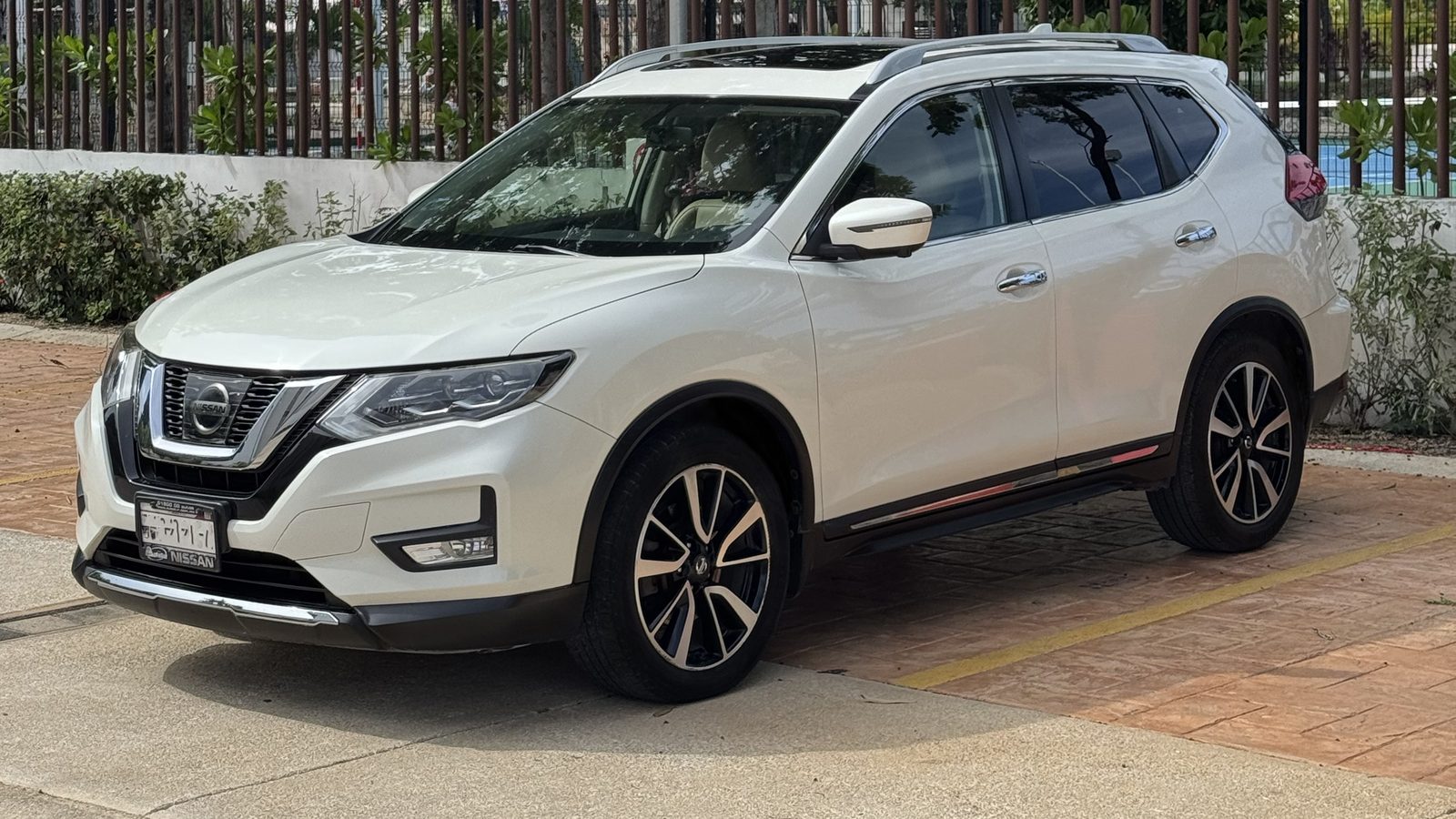 Nissan X-Trail · Blanco / White